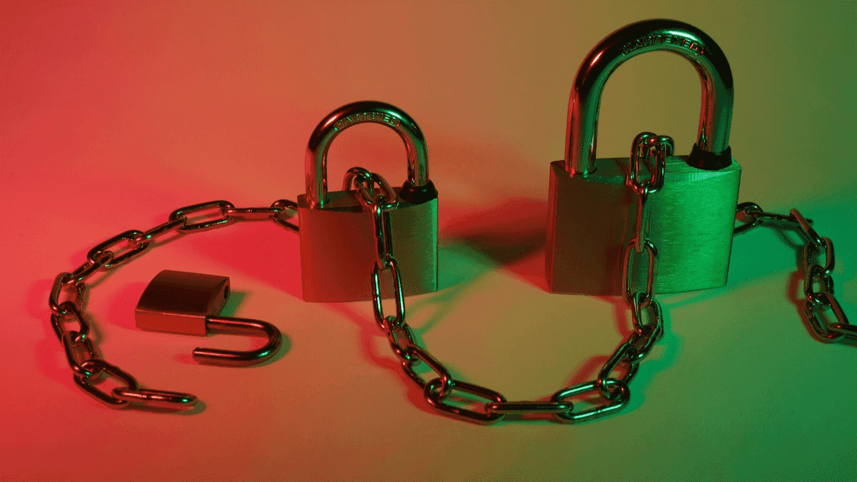 السلاسل المكسورة تشير إلى أمن موقع الويب المعطل