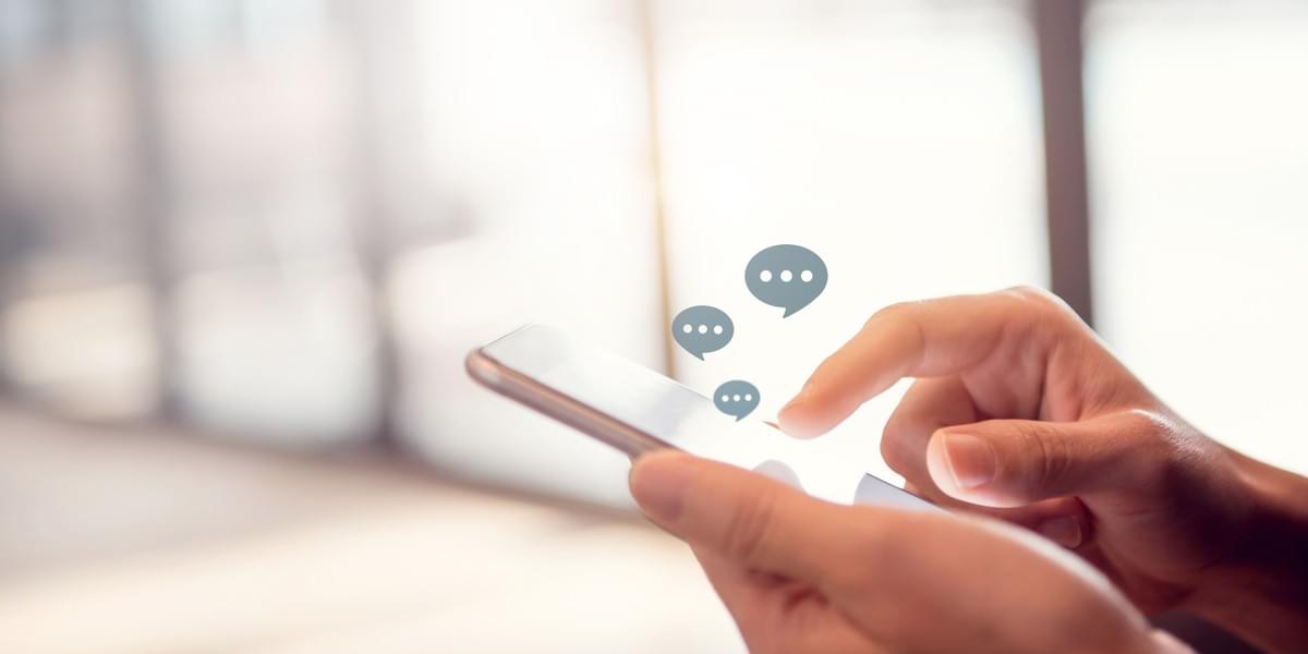 Chat en directo Chat en aplicación Comunicación Web digital y red social Concepto.