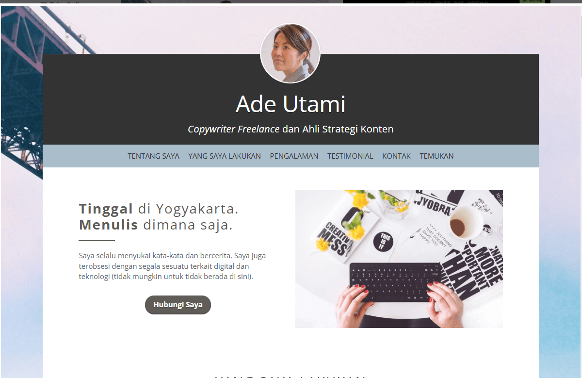 Templat Situs Web Profil dari Strikingly