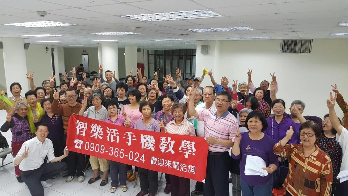 熟齡長者手機教學活動現場照片20170412