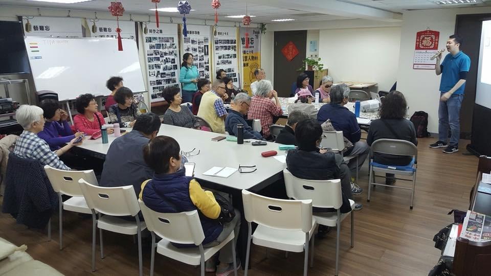 智樂活銀髮熟齡長者手機教學活動現場照片20180123