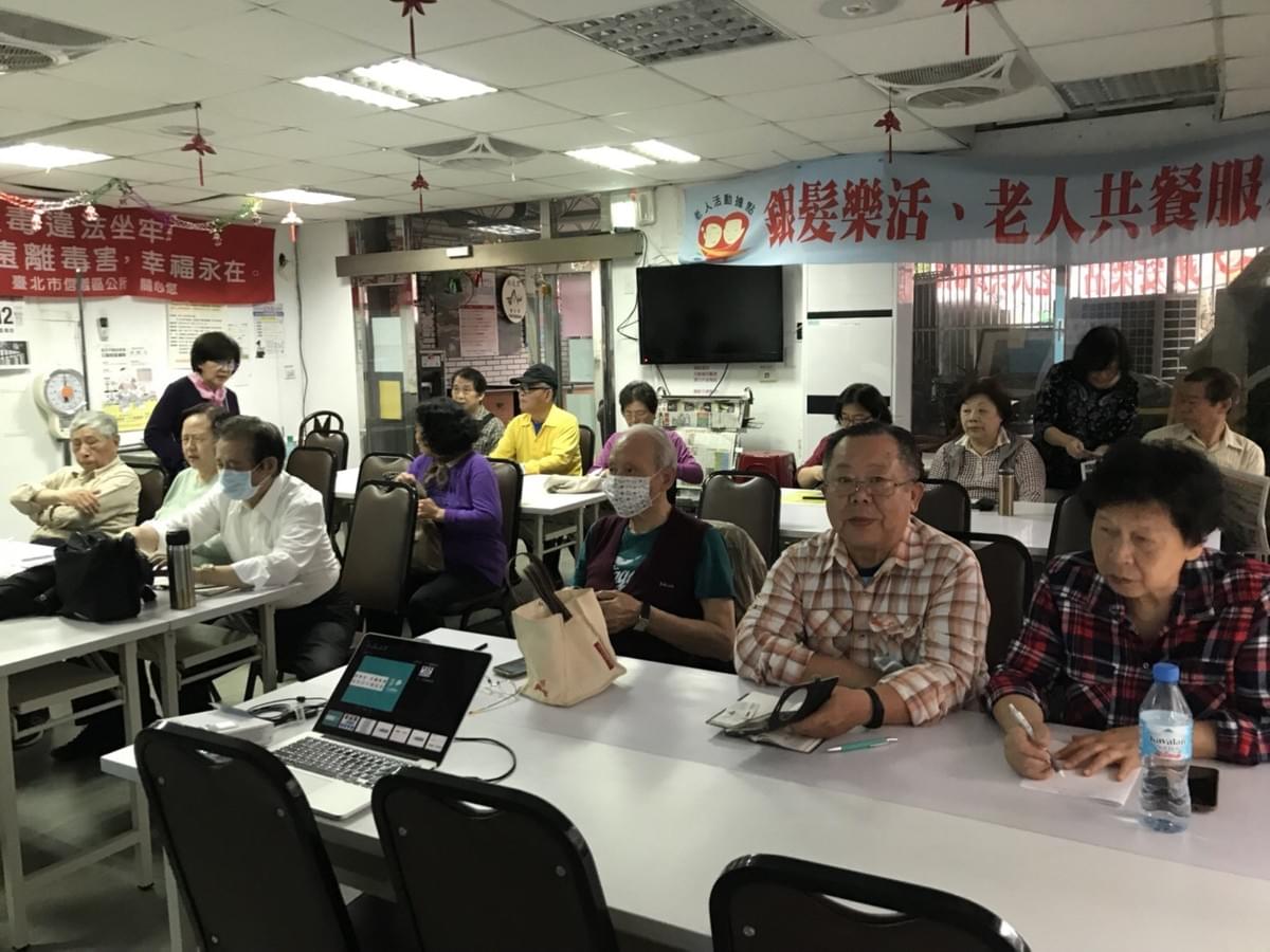 智樂活銀髮熟齡長者手機教學活動現場照片20180412