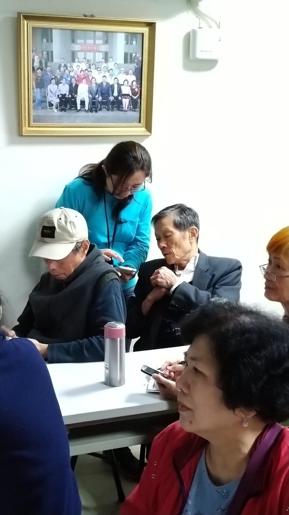 智樂活銀髮熟齡長者手機教學活動現場照片20180417