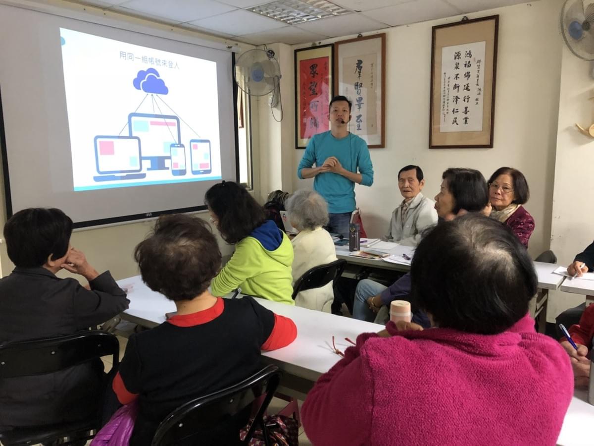 智樂活銀髮熟齡長者手機教學活動現場照片20180417