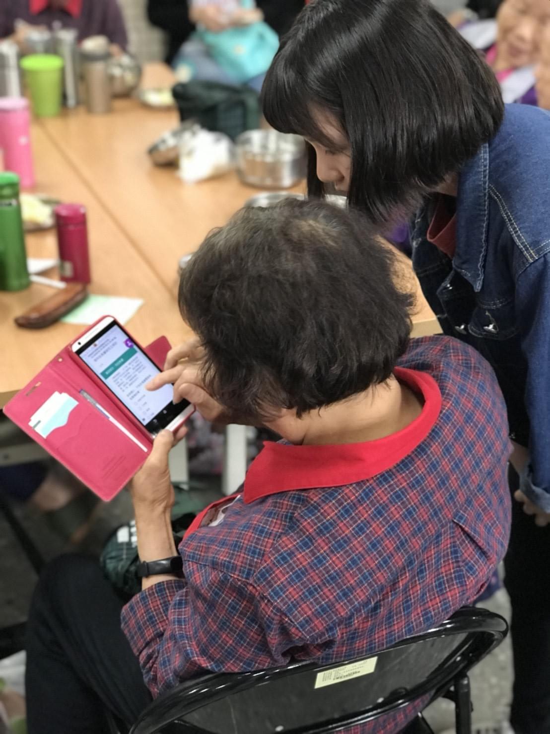 智樂活銀髮熟齡長者手機教學活動現場照片20180418
