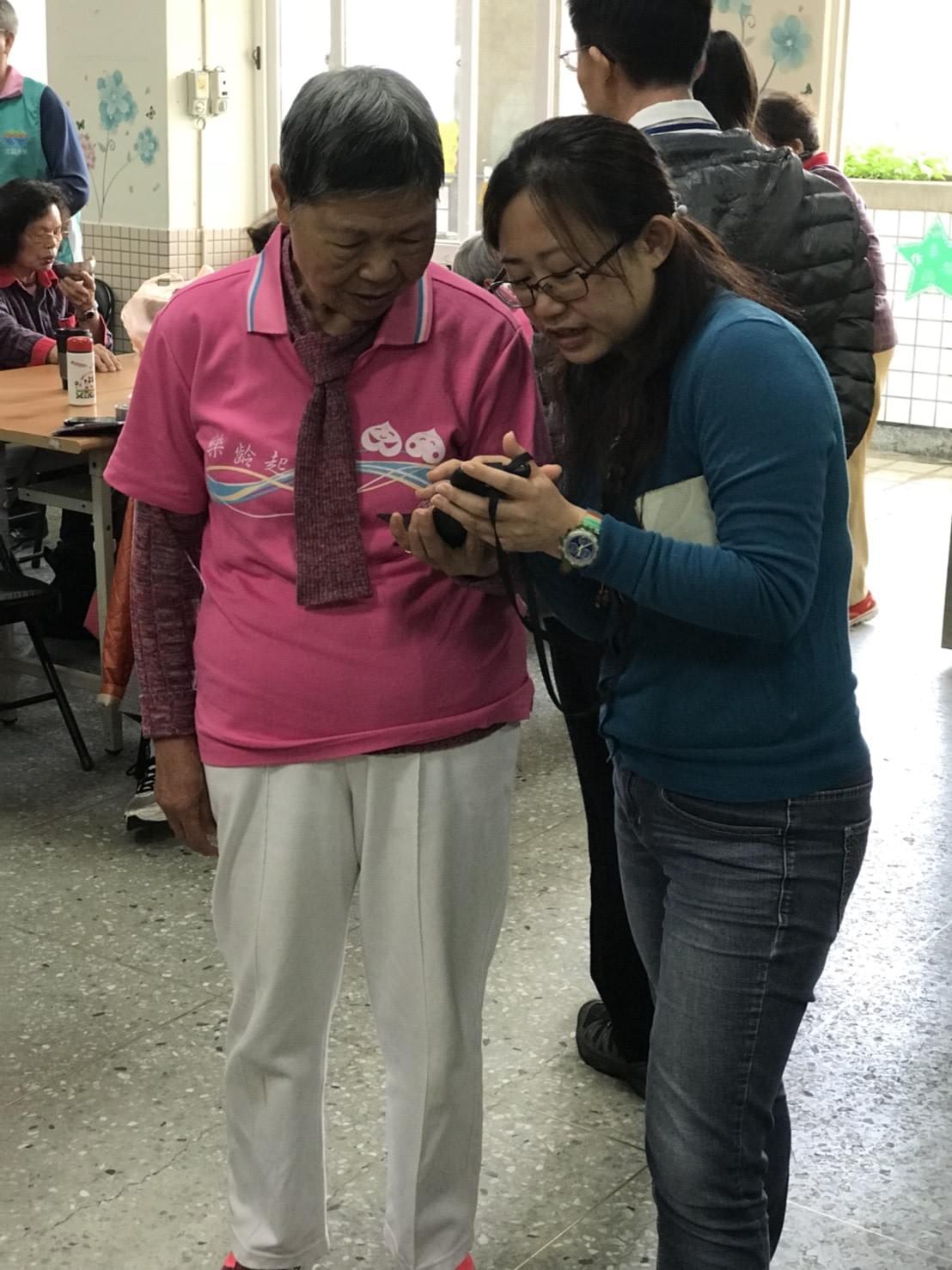 智樂活銀髮熟齡長者手機教學活動現場照片20180418