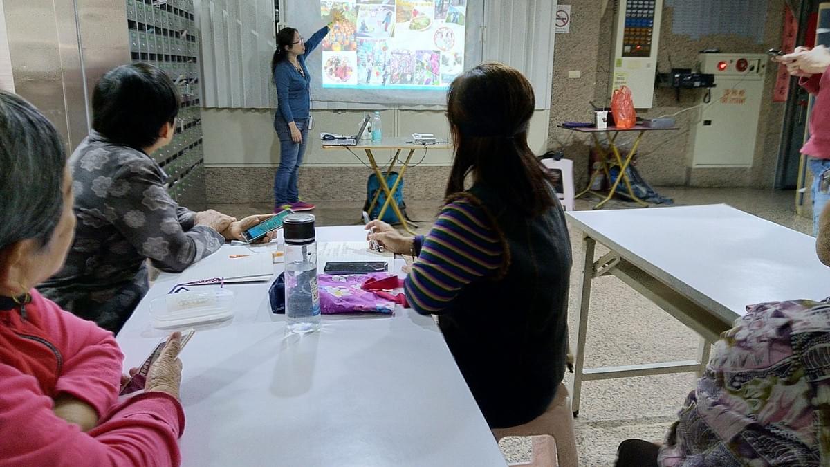 智樂活銀髮熟齡長者手機教學活動現場照片20180418