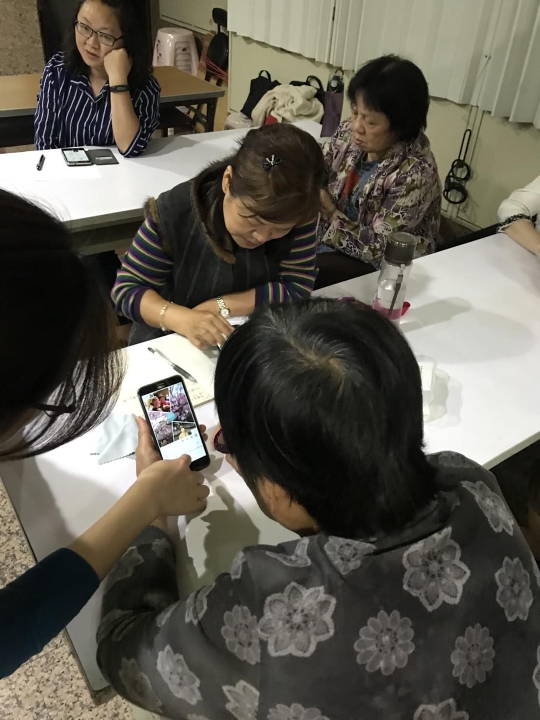 智樂活銀髮熟齡長者手機教學活動現場照片20180418