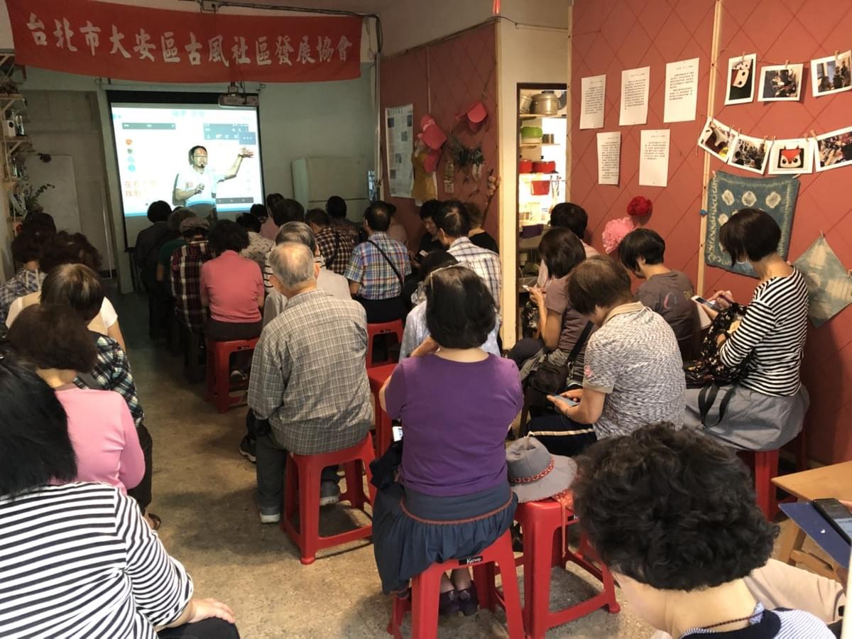 智樂活銀髮熟齡長者手機教學活動現場照片20180420