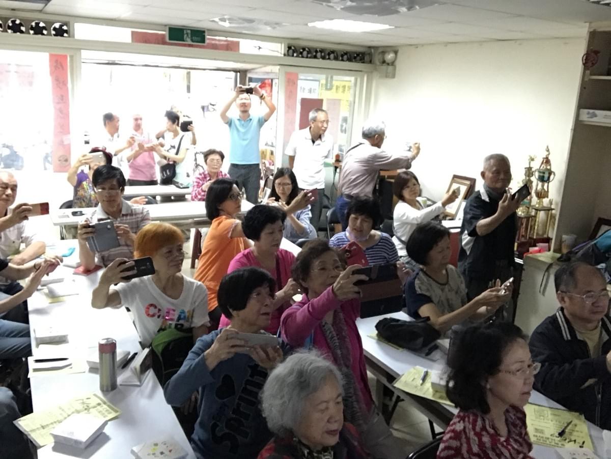 智樂活銀髮熟齡長者手機教學活動現場照片20180424