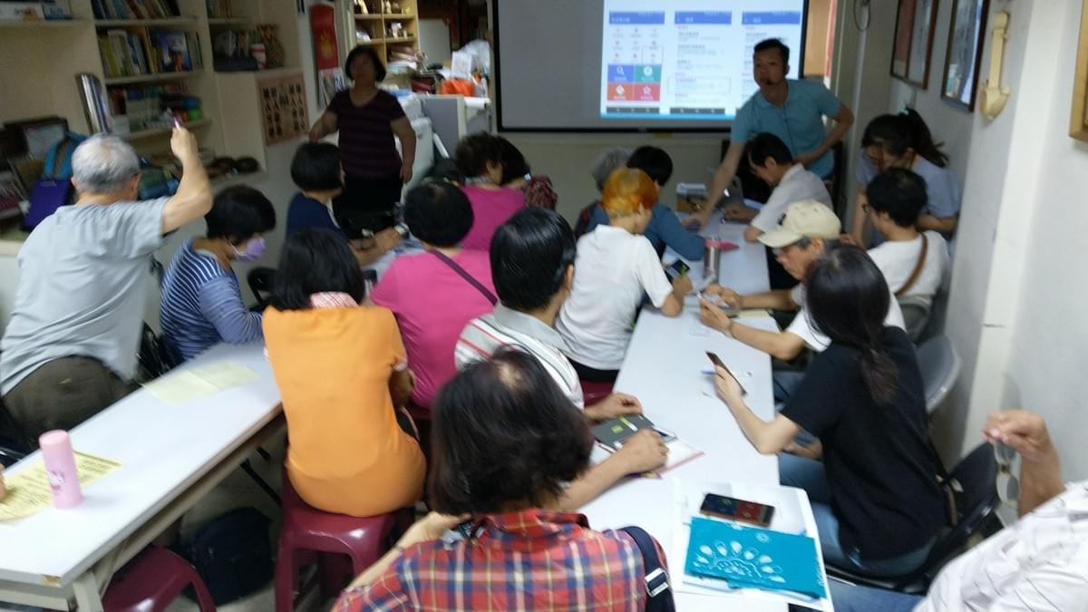 智樂活銀髮熟齡長者手機教學活動現場照片20180424