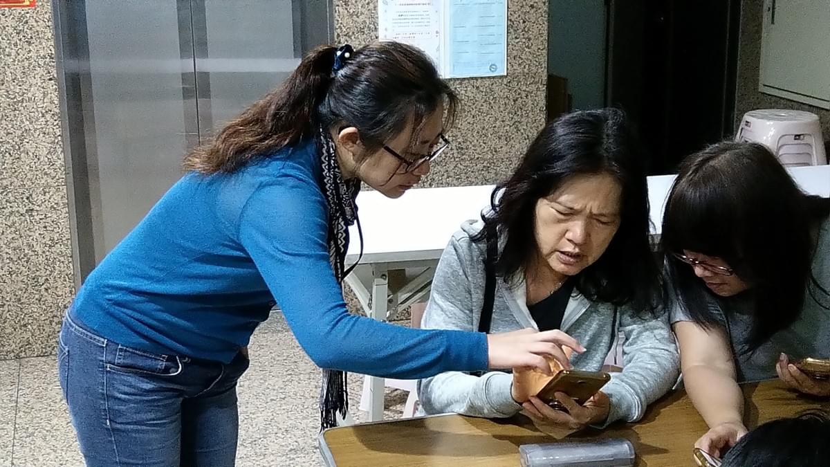 智樂活銀髮熟齡長者手機教學活動現場照片20180425