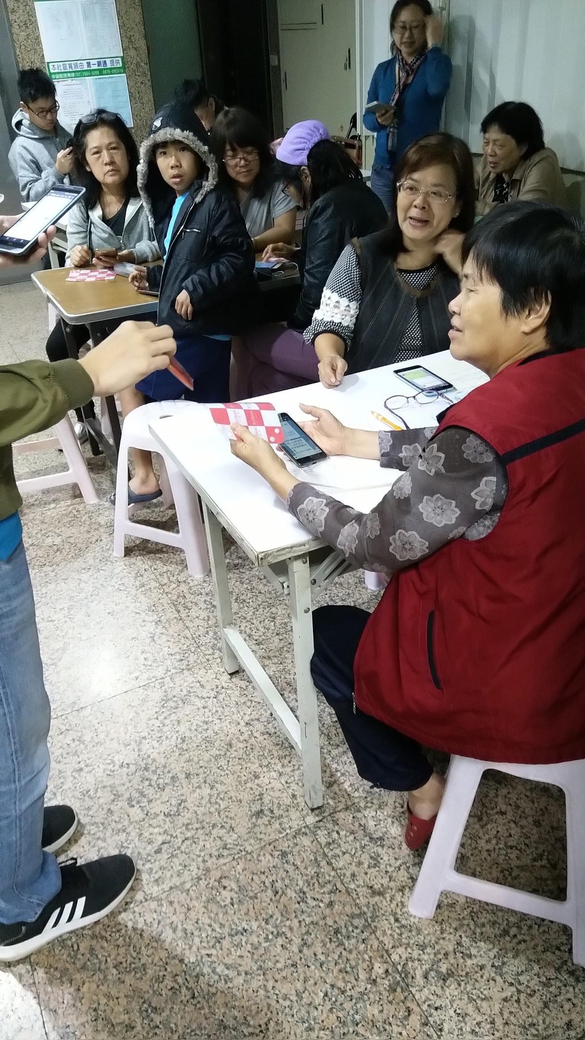 智樂活銀髮熟齡長者手機教學活動現場照片20180425