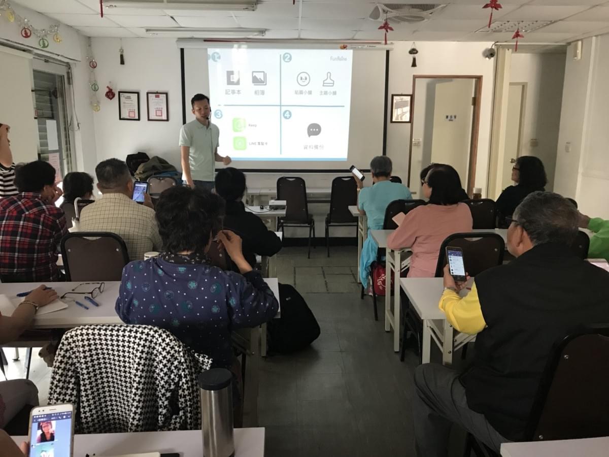 智樂活銀髮熟齡長者手機教學活動現場照片20180426