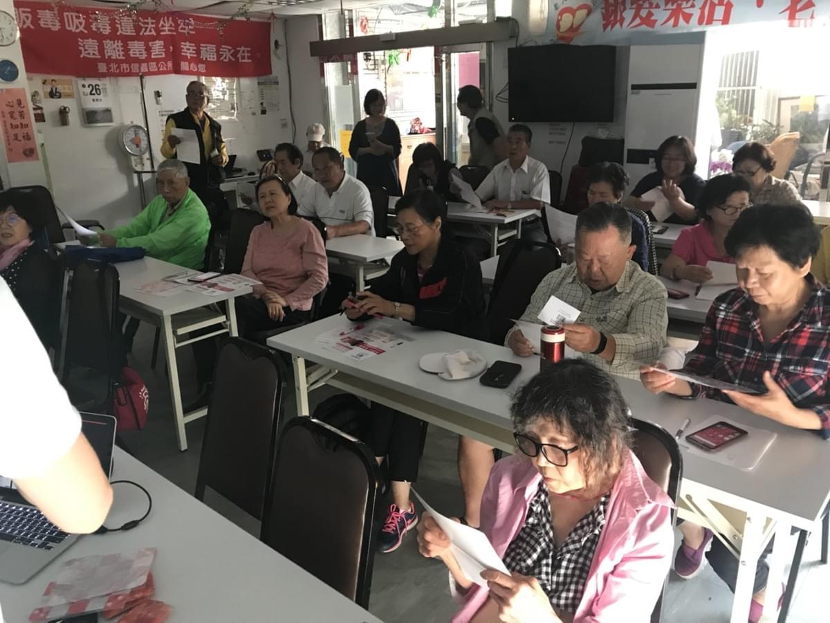 智樂活銀髮熟齡長者手機教學活動現場照片20180426