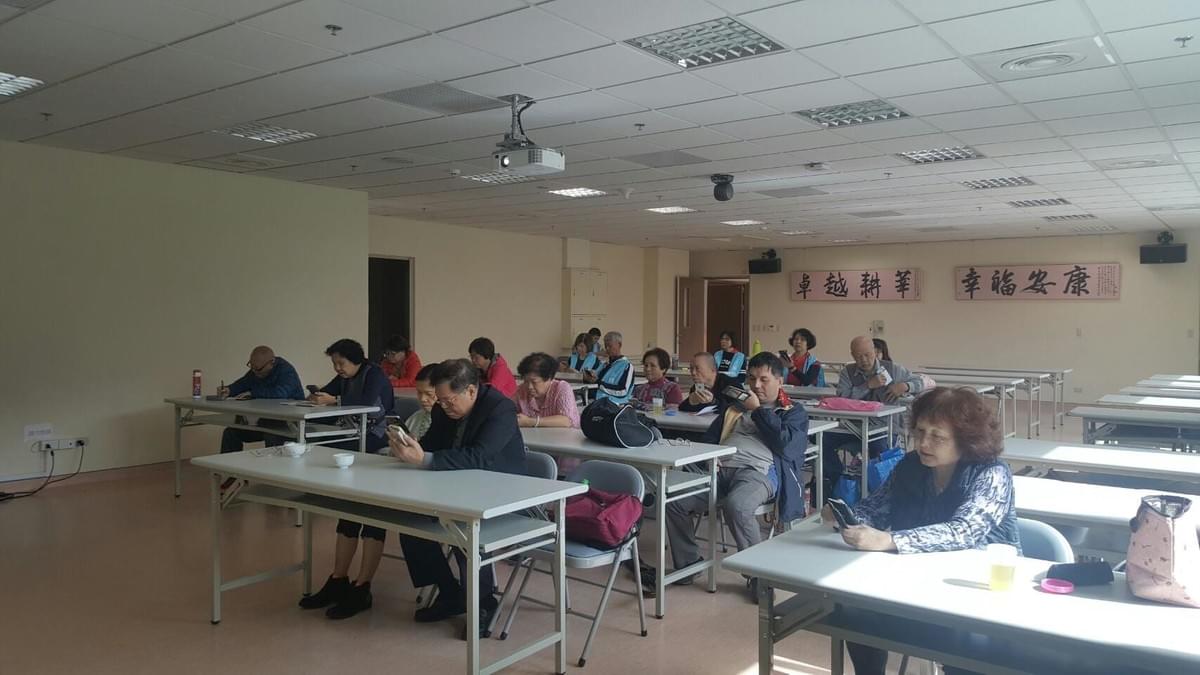 熟齡長者手機教學活動現場照片20171121