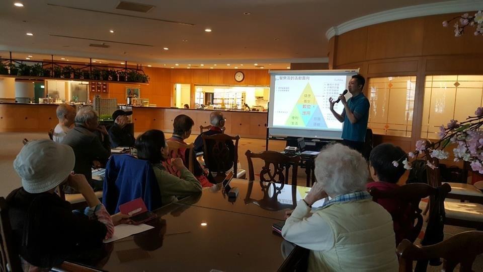 熟齡長者手機教學活動現場照片20171122