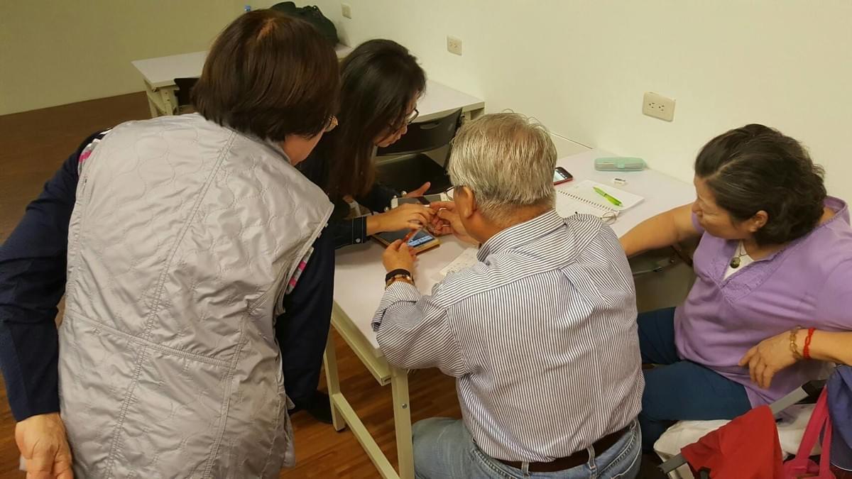 熟齡長者手機教學活動現場照片20171127