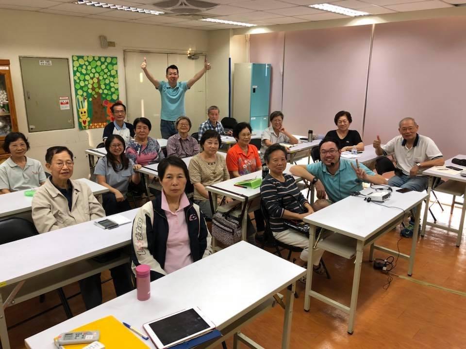 熟齡長者手機教學活動現場照片20171129