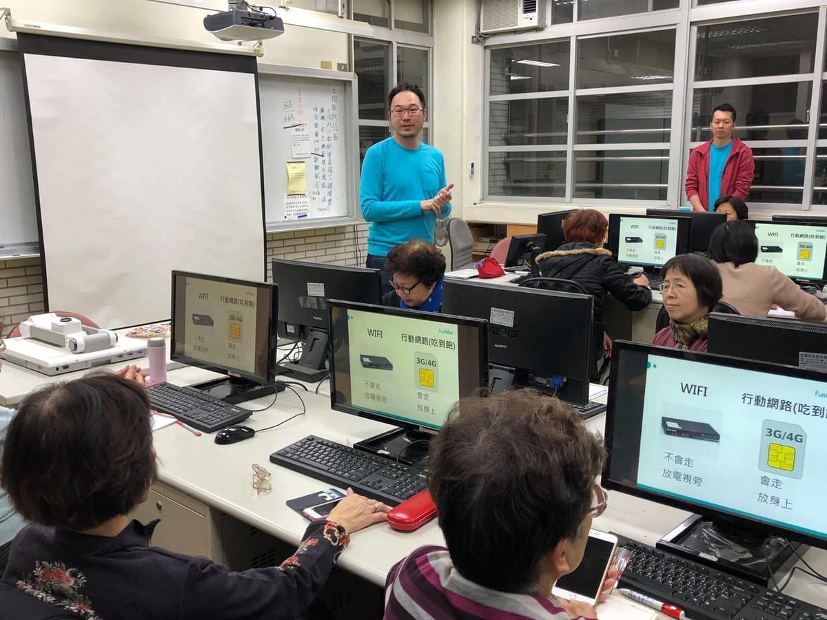 熟齡長者手機教學活動現場照片20171205