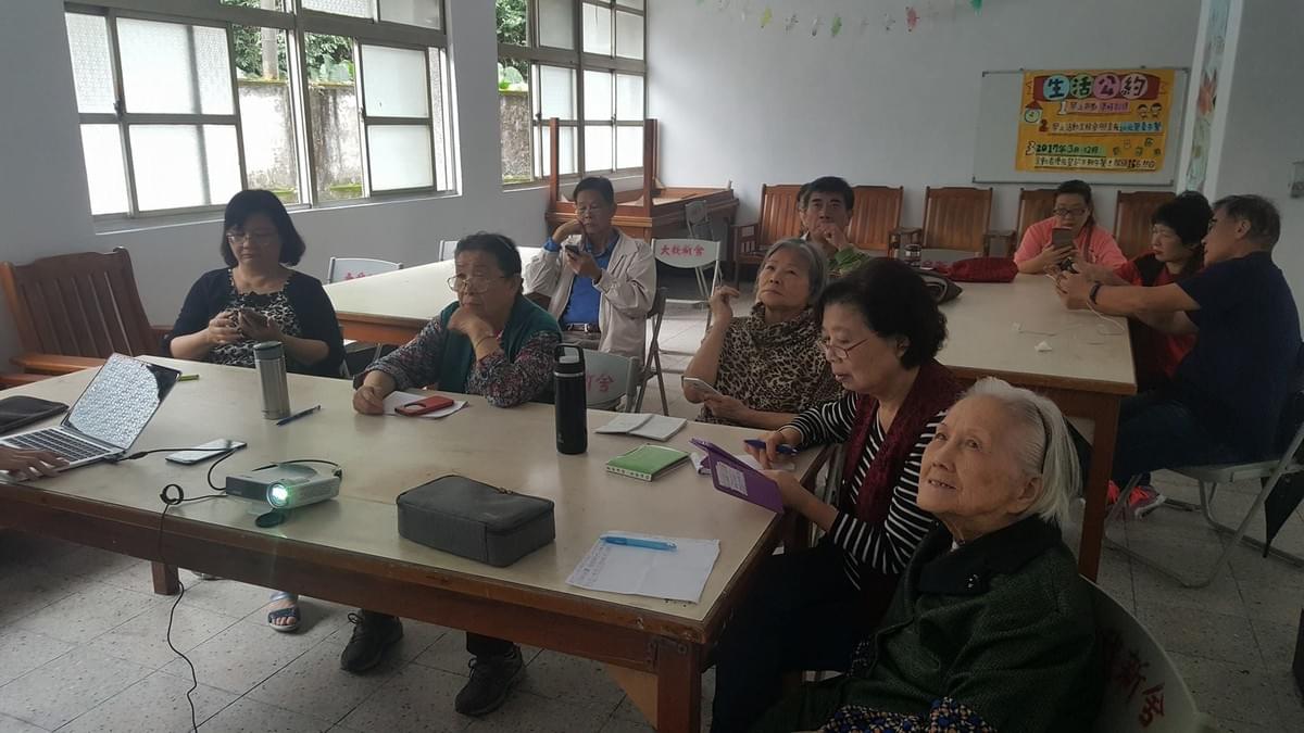 熟齡長者手機教學活動現場照片20171130