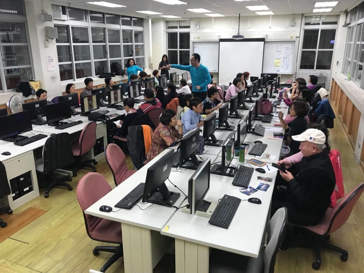 熟齡長者手機教學活動現場照片20171205