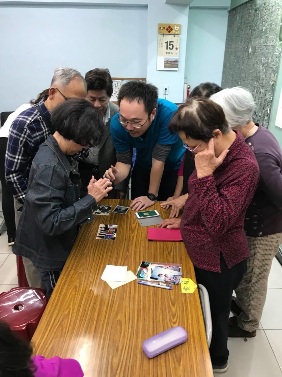 熟齡長者手機教學活動現場照片20171215
