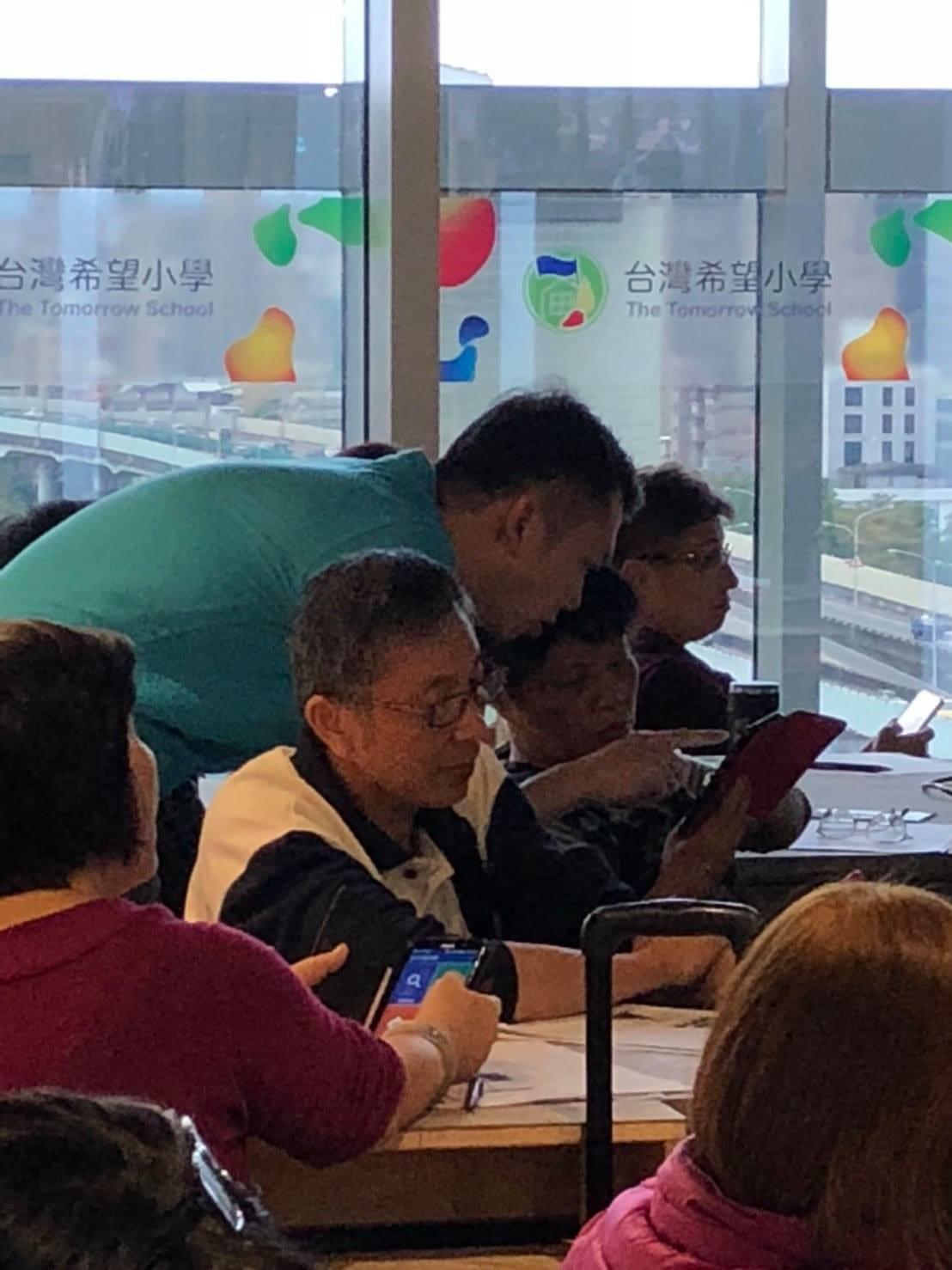 熟齡長者手機教學活動現場照片20171228