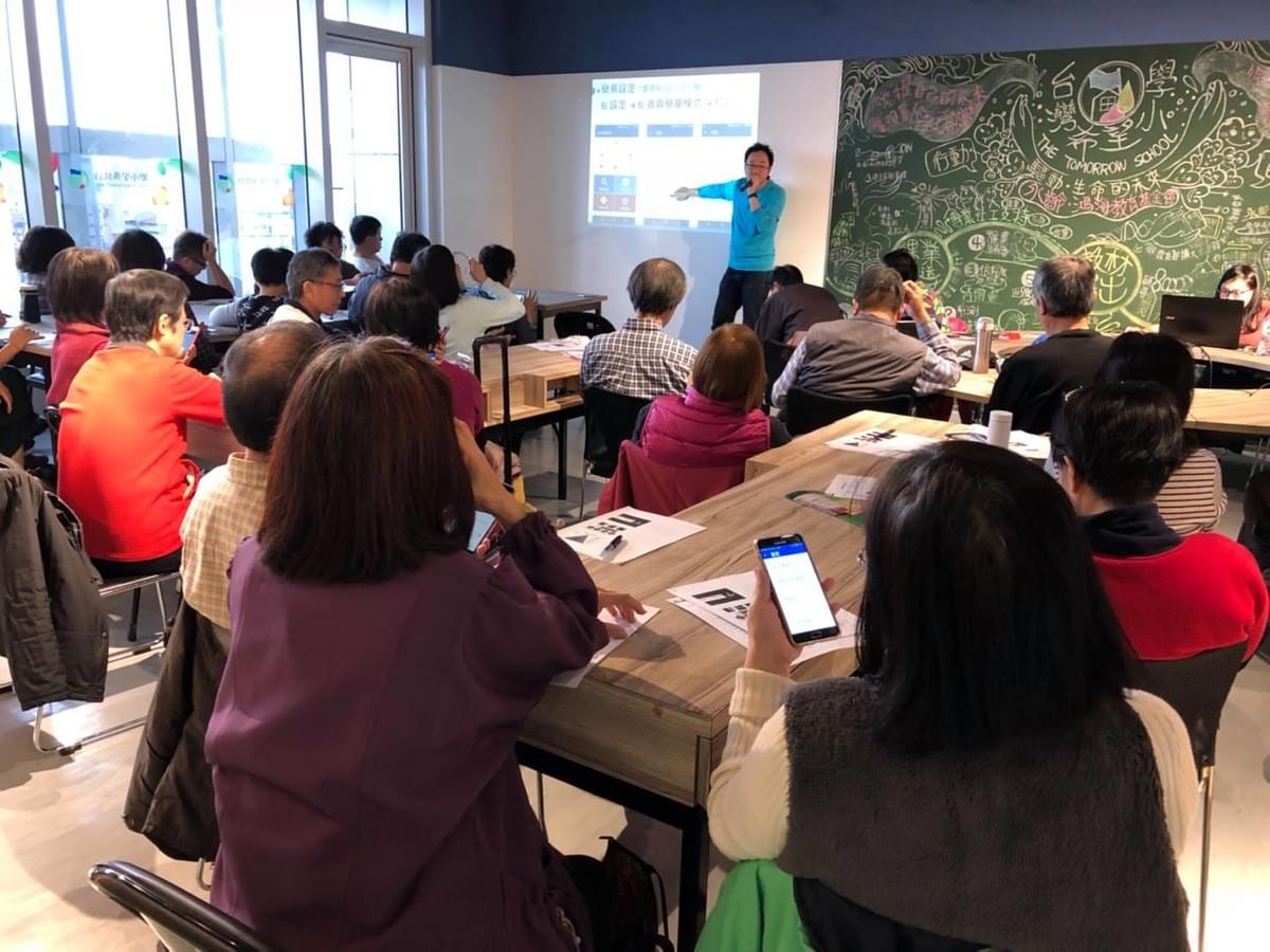 熟齡長者手機教學活動現場照片20171228