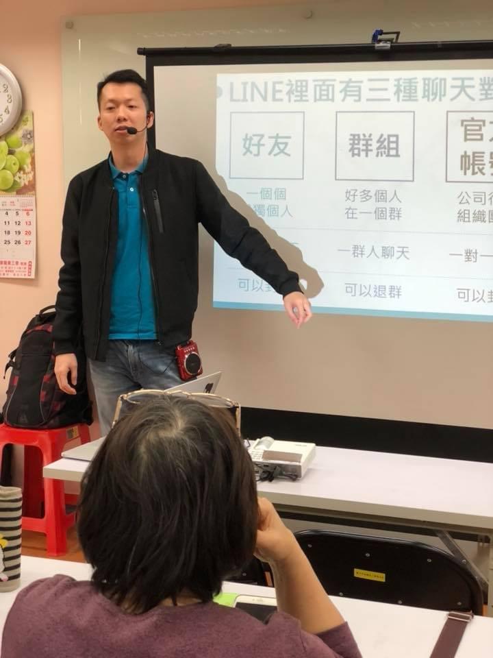 熟齡長者手機教學活動現場照片20180103