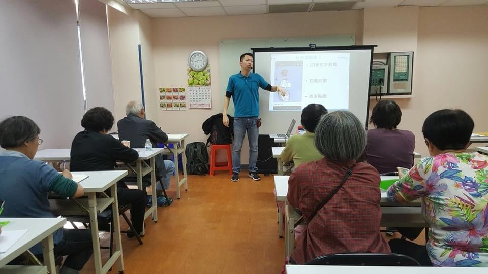 熟齡長者手機教學活動現場照片20180103