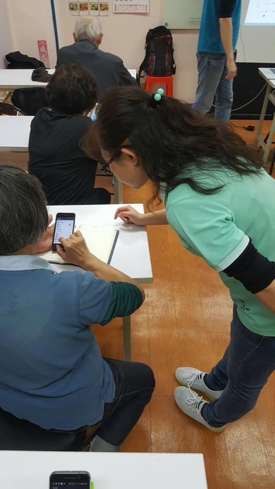 熟齡長者手機教學活動現場照片20180103