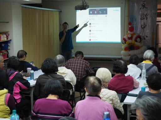 熟齡長者手機教學活動現場照片20180104