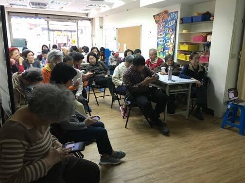 熟齡長者手機教學活動現場照片20180104