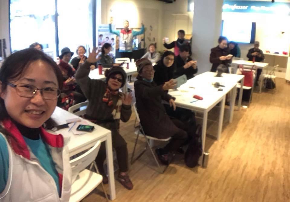 智樂活銀髮熟齡長者手機教學活動現場照片20180112