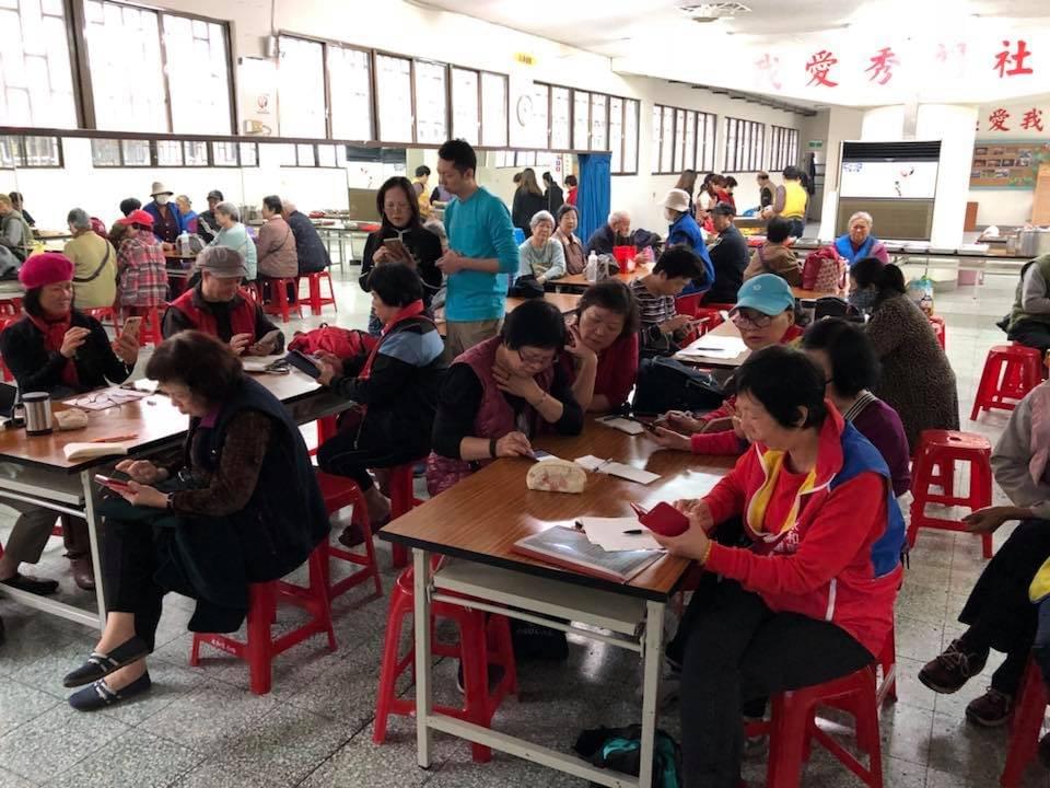 智樂活銀髮熟齡長者手機教學活動現場照片20180119