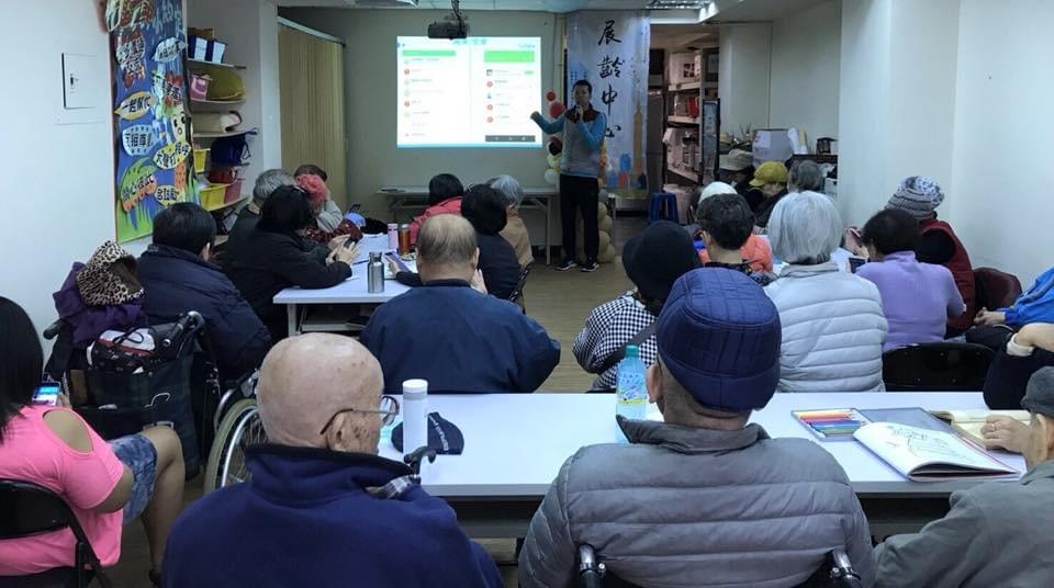 智樂活銀髮熟齡長者手機教學活動現場照片20180111