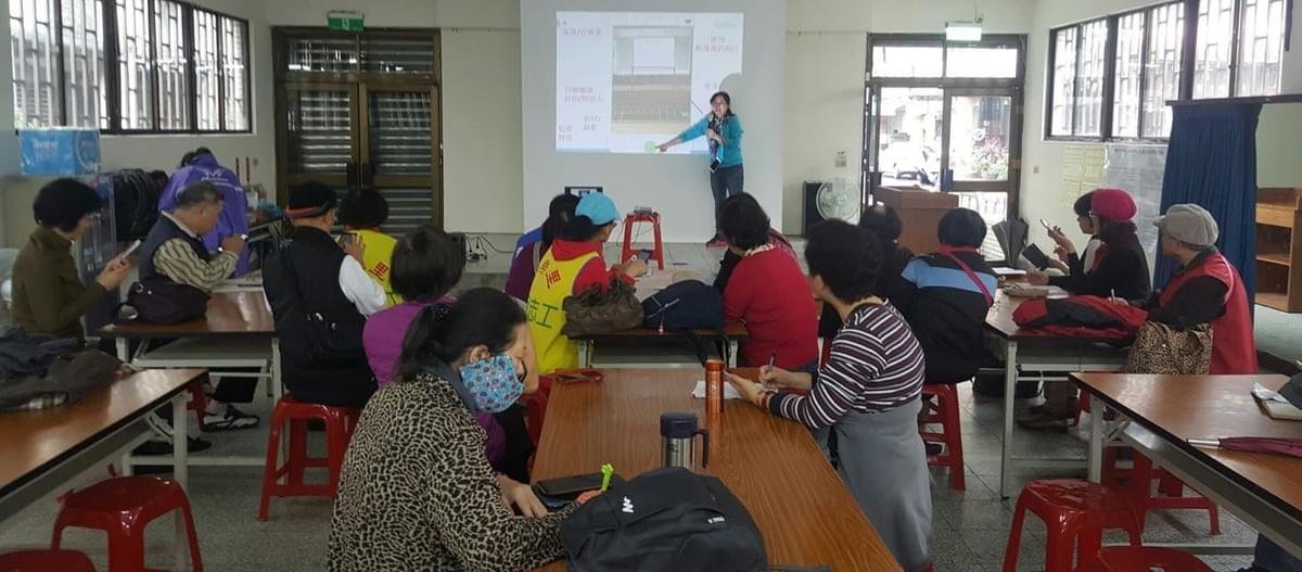 智樂活銀髮熟齡長者手機教學活動現場照片20180119