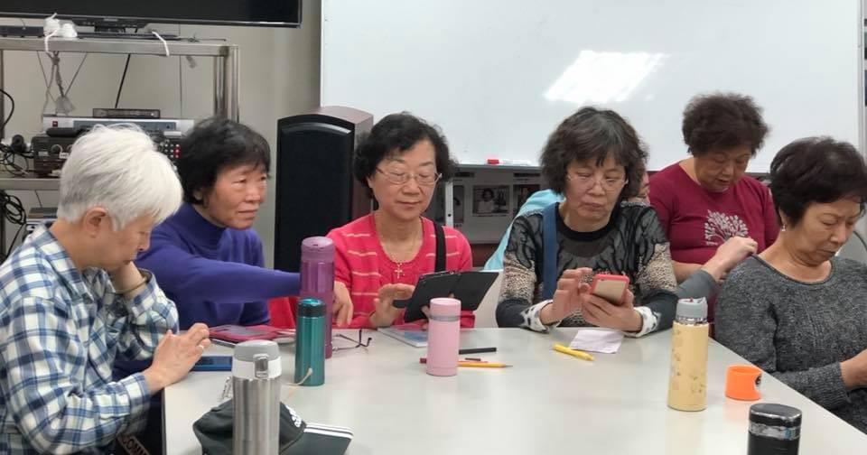 智樂活銀髮熟齡長者手機教學活動現場照片20180123