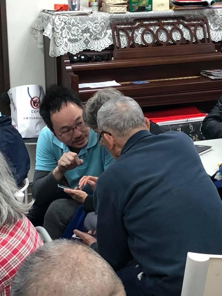 智樂活銀髮熟齡長者手機教學活動現場照片20180123