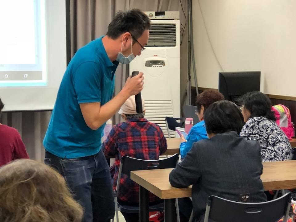 智樂活銀髮熟齡長者手機教學活動現場照片20180311