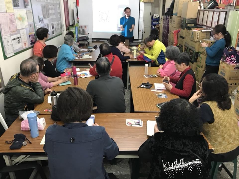 智樂活銀髮熟齡長者手機教學活動現場照片20180316