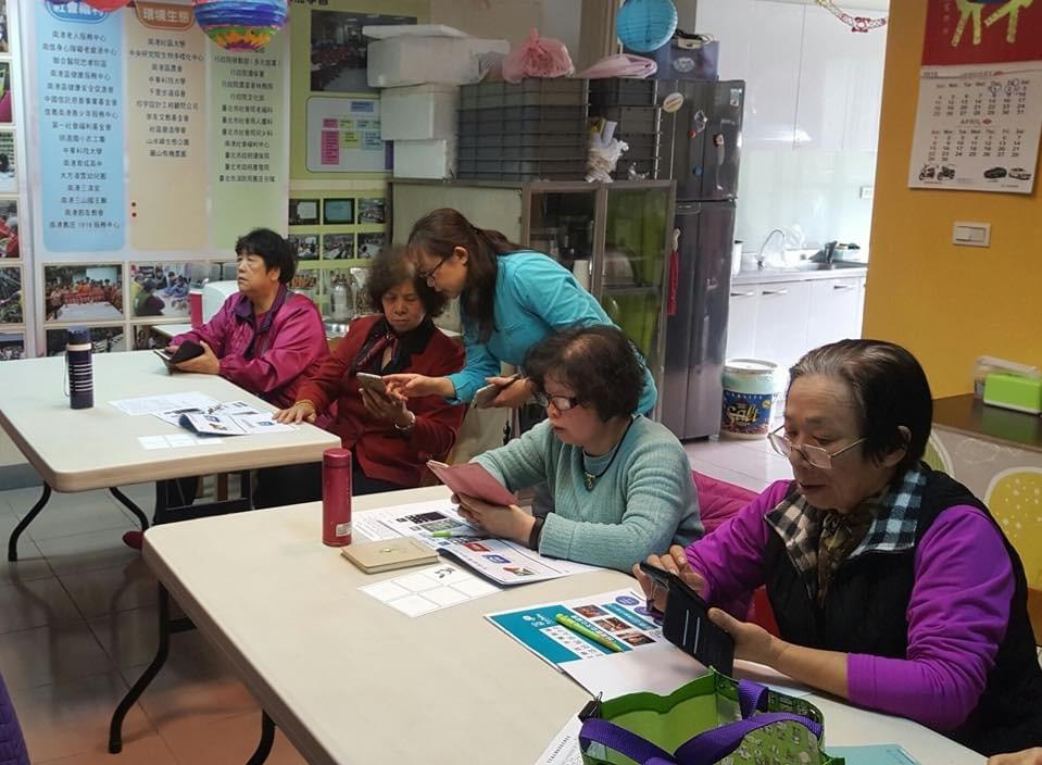 智樂活銀髮熟齡長者手機教學活動現場照片20180322