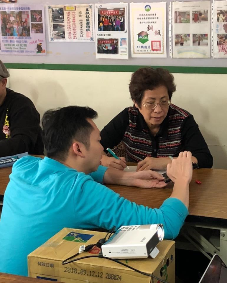 智樂活銀髮熟齡長者手機教學活動現場照片20180323