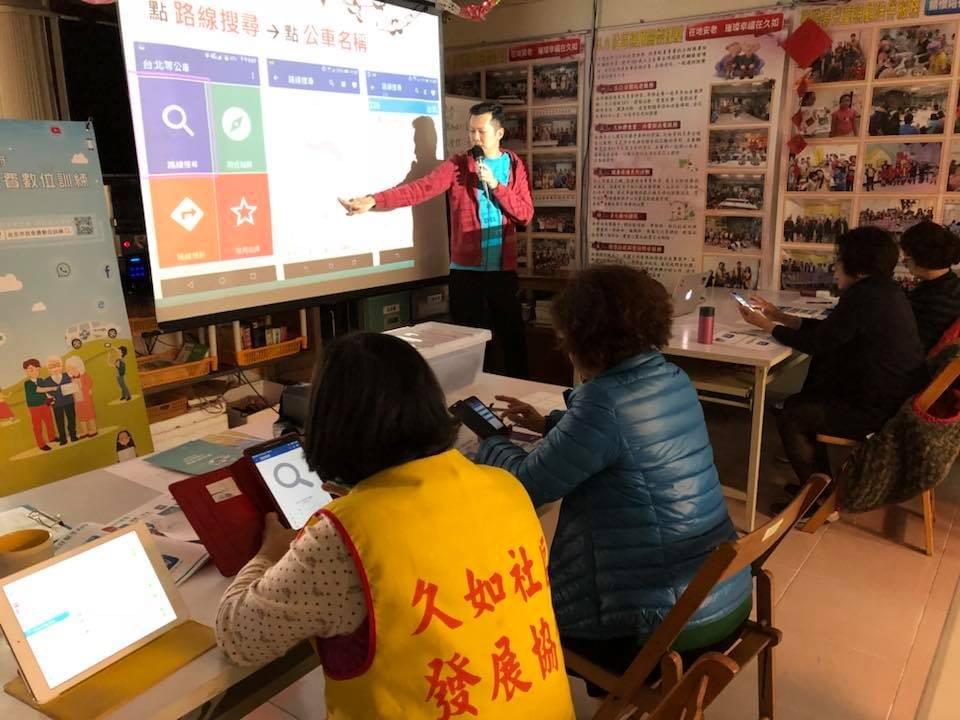 智樂活銀髮熟齡長者手機教學活動現場照片20180322