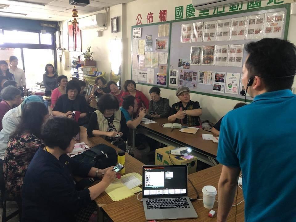 智樂活銀髮熟齡長者手機教學活動現場照片20180330