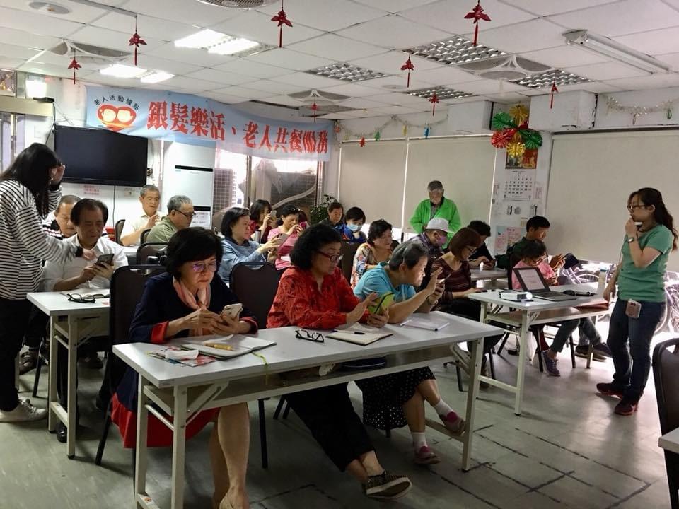 智樂活銀髮熟齡長者手機教學活動現場照片20180503