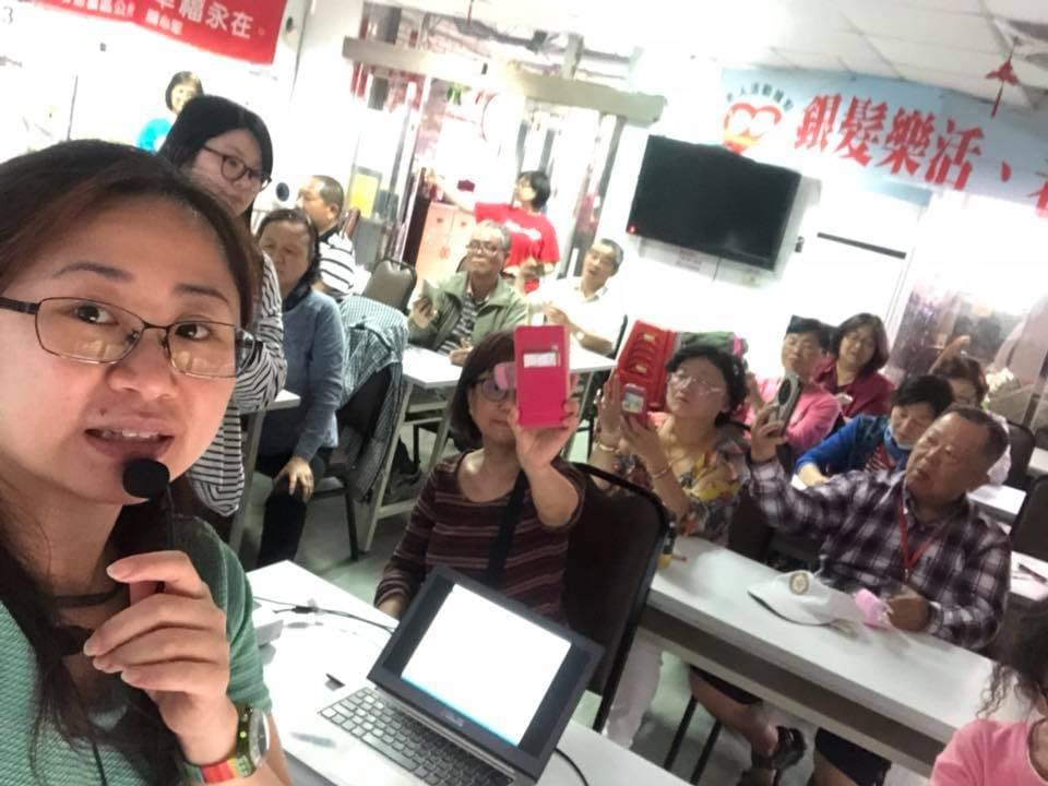 智樂活銀髮熟齡長者手機教學活動現場照片20180503