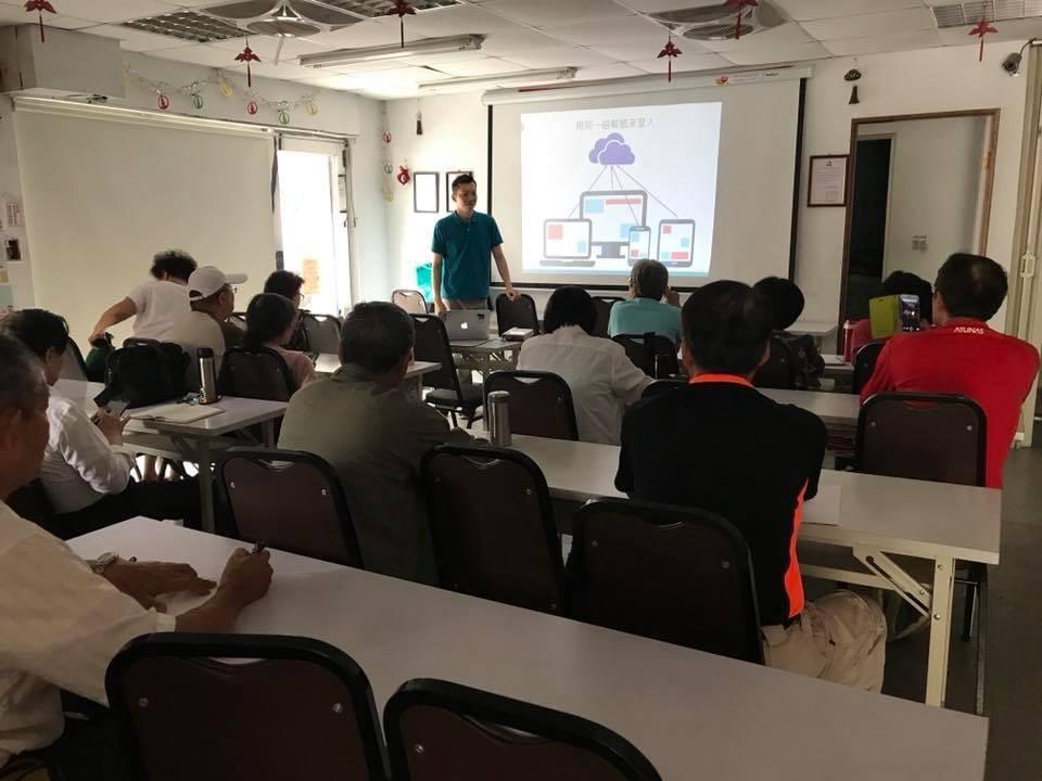 智樂活銀髮熟齡長者手機教學活動現場照片20180510