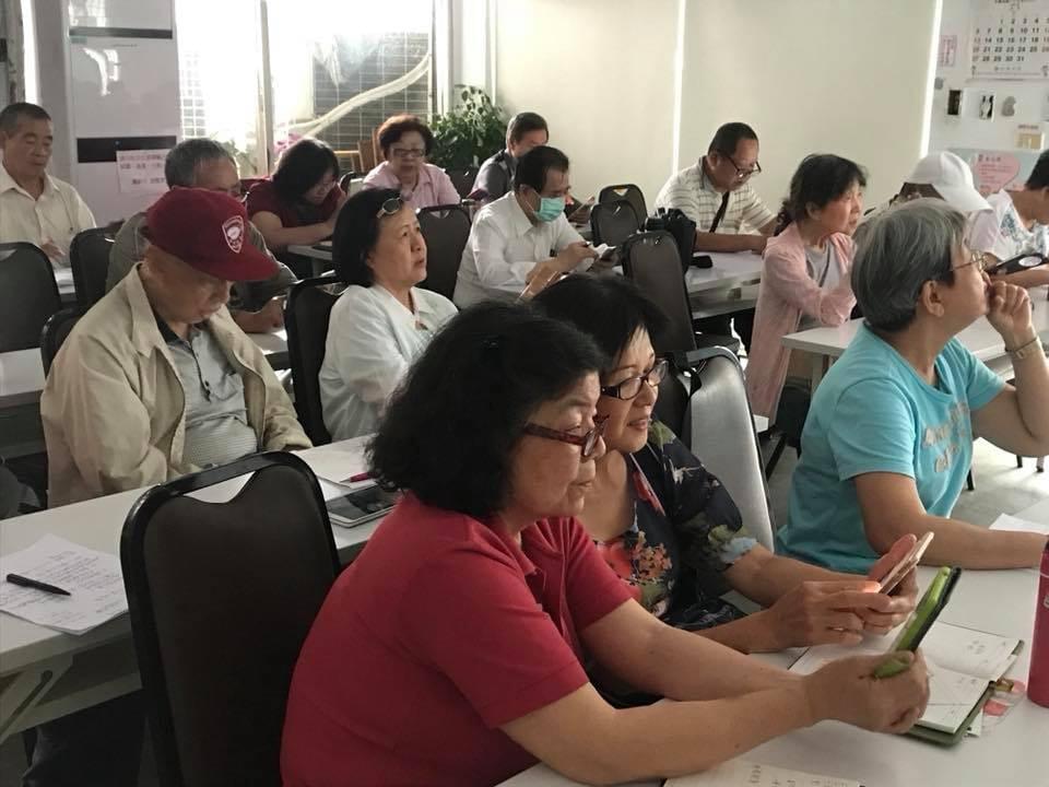 智樂活銀髮熟齡長者手機教學活動現場照片20180510